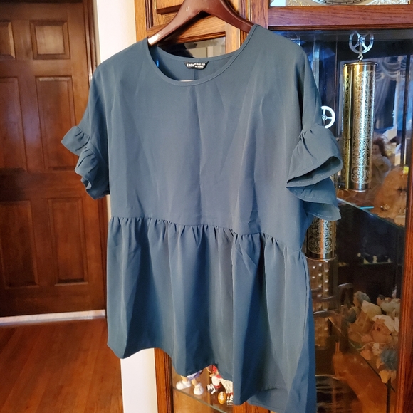 Green peplum top - Picture 2 of 3